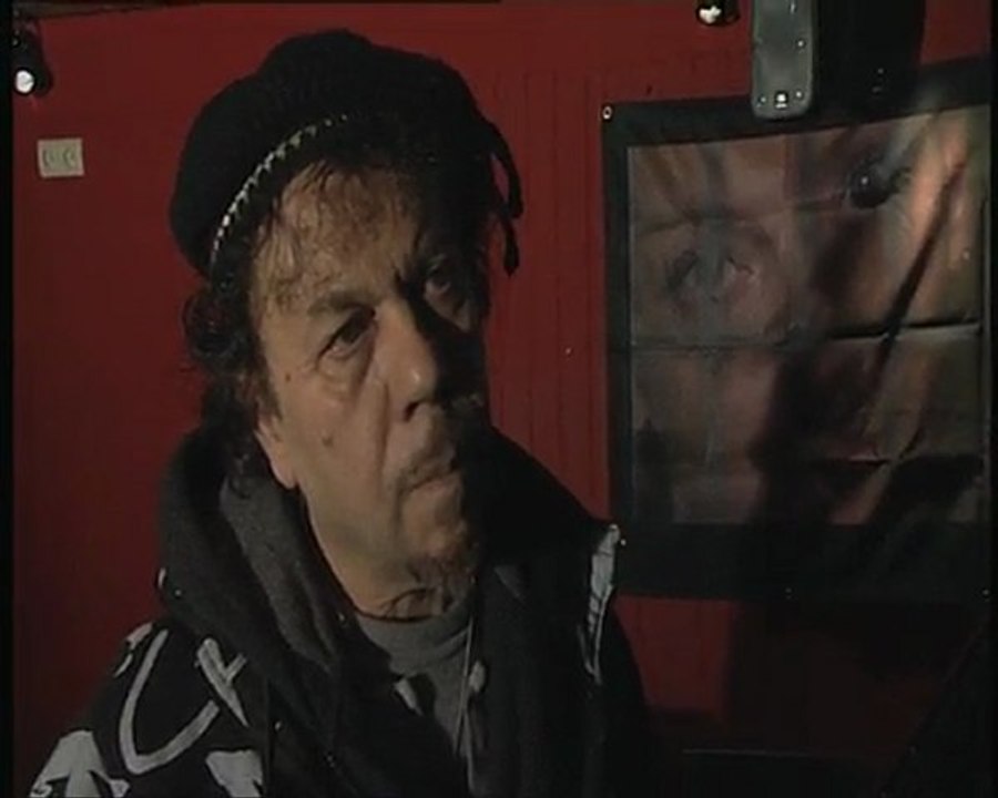 Interview chantée du chanteur belge Emmanuel St Laurent sur son soutien à Florence Cassez