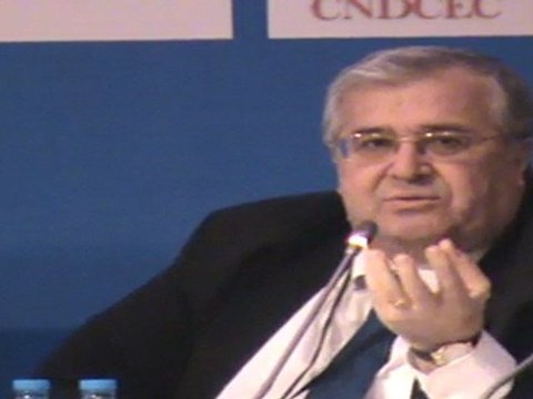 (18) 21 Mart 2011 de - Masum TÜRKER (IFAC SPM Komite Üyesi) TÜRMOB - IFAC (Uluslararası Muhasebe Fedarasyonu) İşbirliği ile IFAC Küçük ve Orta Ölçekli Pratices Forum 2011' de Grand Hyatt ta Buluştular.