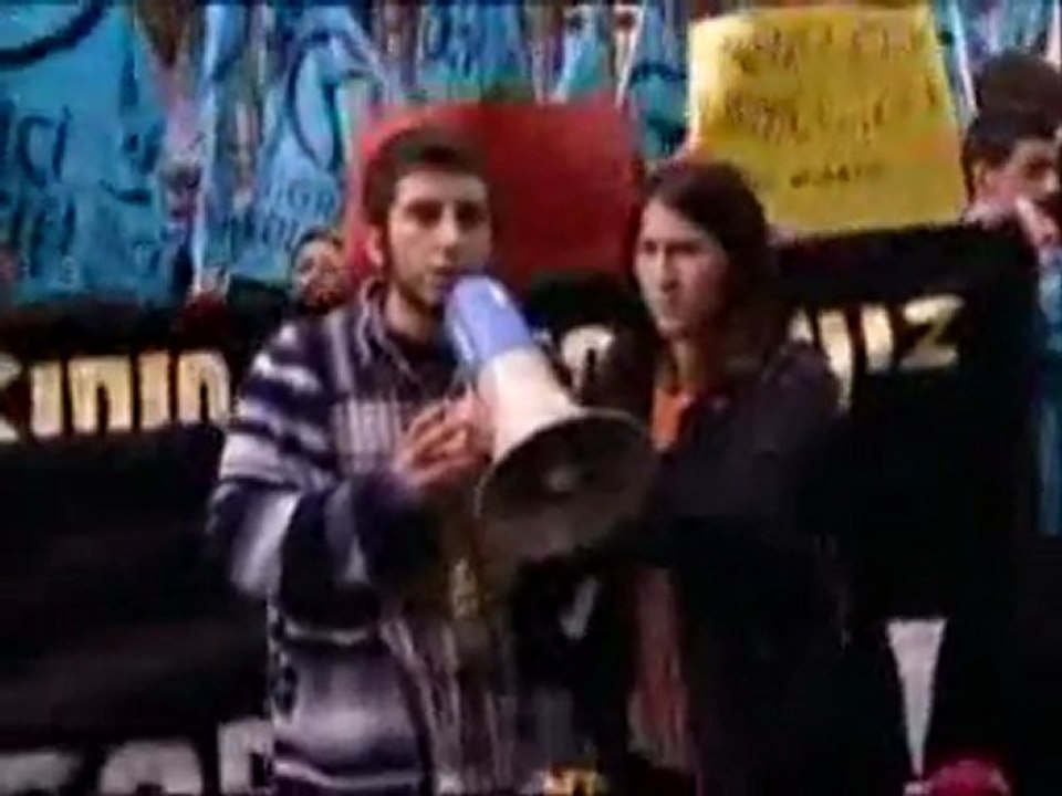 İstanbul Kolektif Fransız Konsolosluğu önündeydi