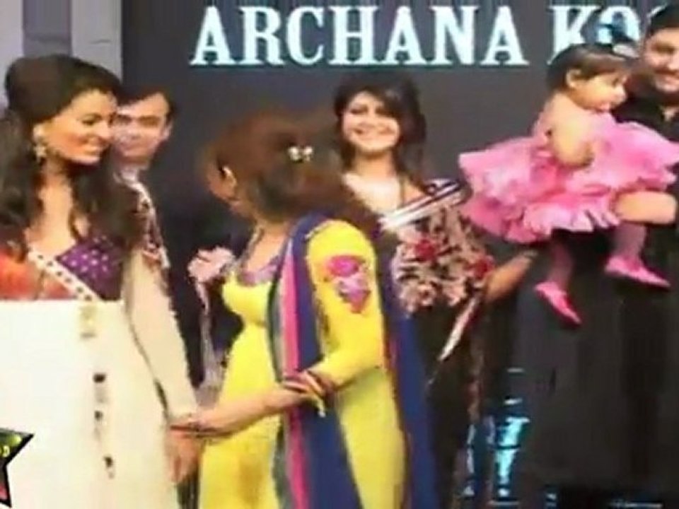 Sexy Models In Sexy Indian Outfits At  Cyclothon Fashion Week