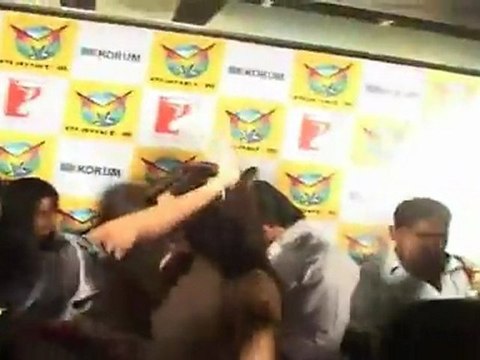 Very Hot Anushka & Ranveer Singh At DVD Launch Of 'Band Baaja Baraat'