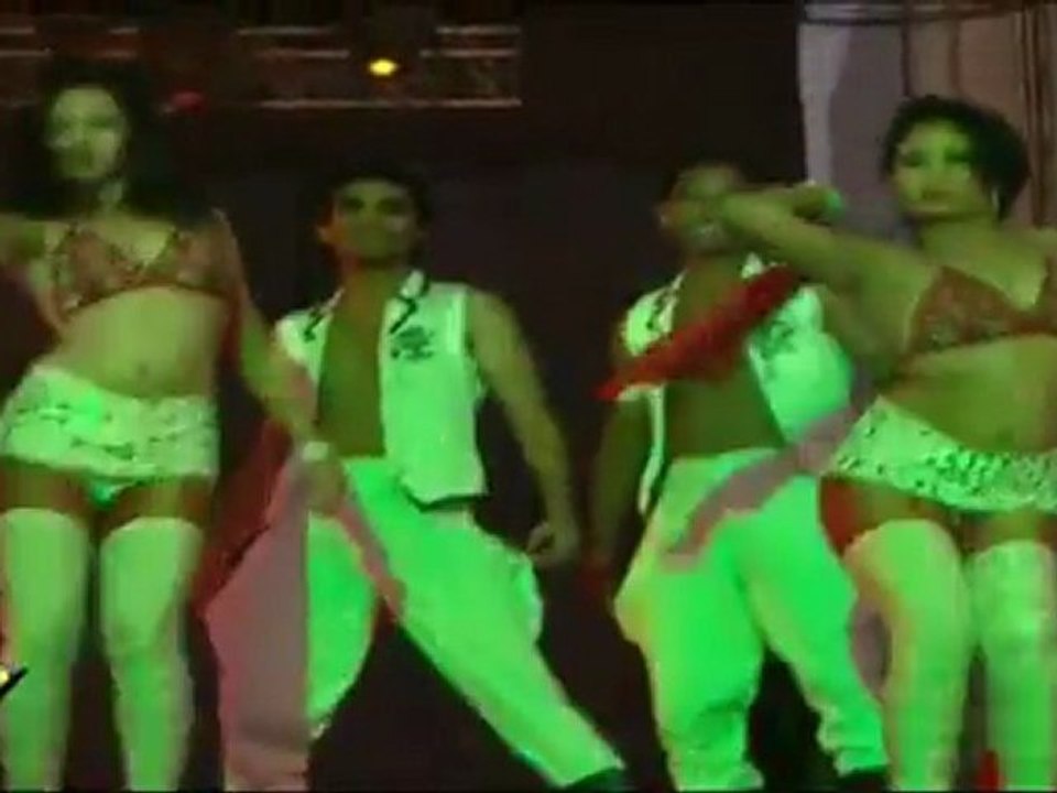 Bollywood Celebs At Rockstar Bryan Adams Concert