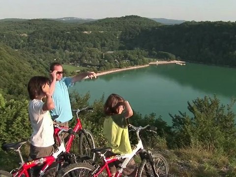 Vacances d'été dans le Jura, baignade et détente