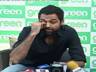 Abhay Deol Wants To Work With Priyanka Chopra & Aunshka Sharma