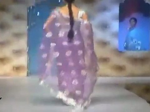 Sexy Models Walks On Ramp At 'Art Sania 2011' In Lucknow