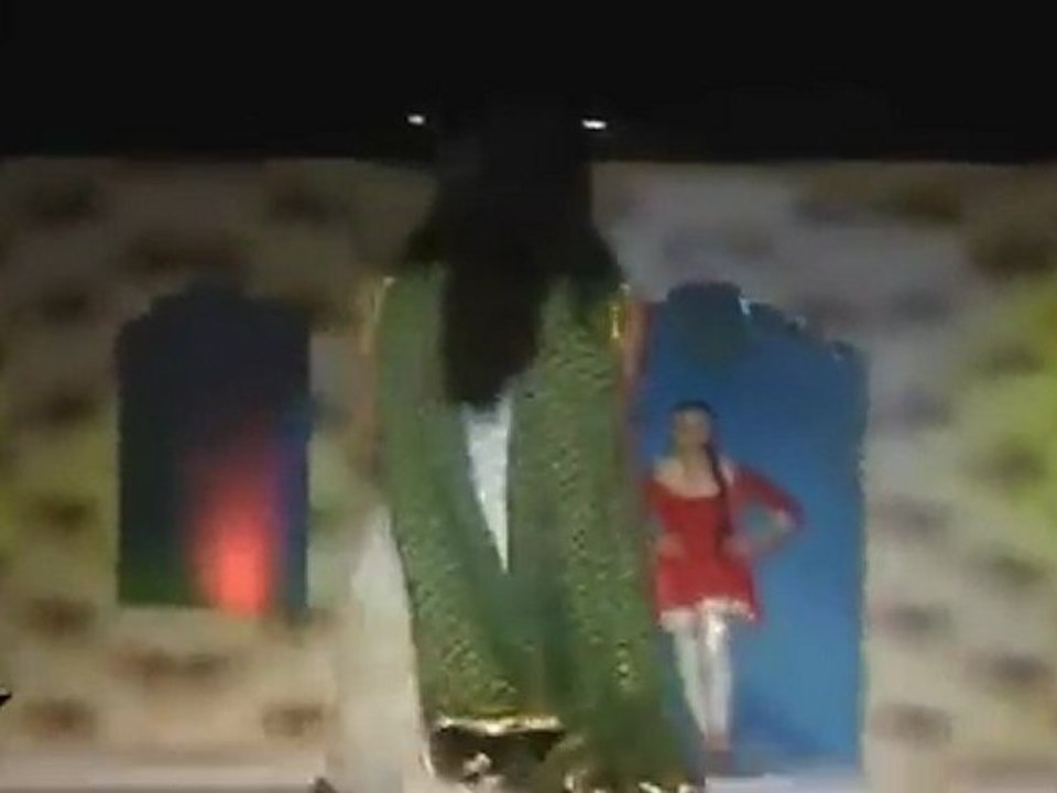 Very Hot Babes Flaunts Her Body At 'Art Sania 2011' Umair Zafar's Collection