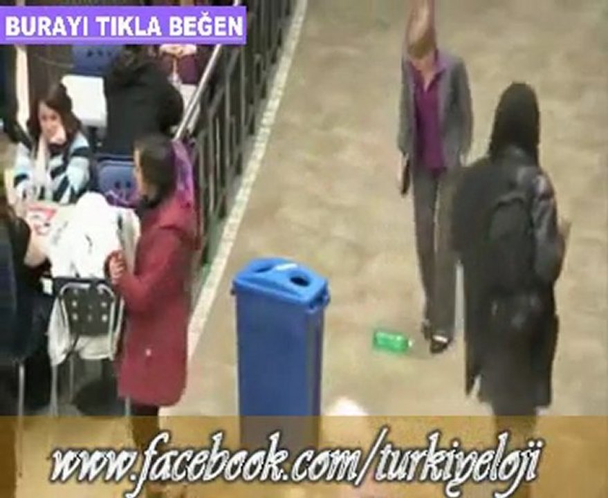 İnsanlık Daha Ölmedi Dedi Ve Herkes Ayakta Alkışladı