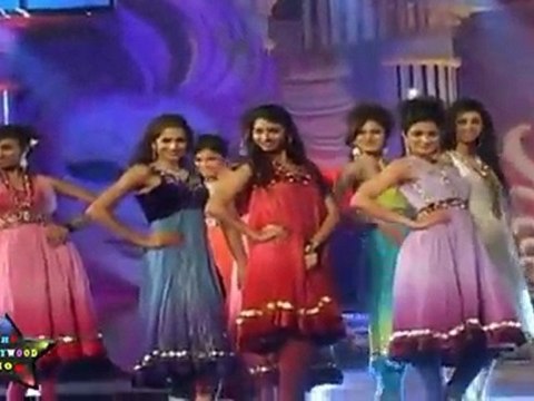 Very Hot Babes Walk On Ramp At Indian Princess Fashion Show 2011