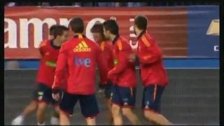 YouTube - Pique and Cesc - stereo love
