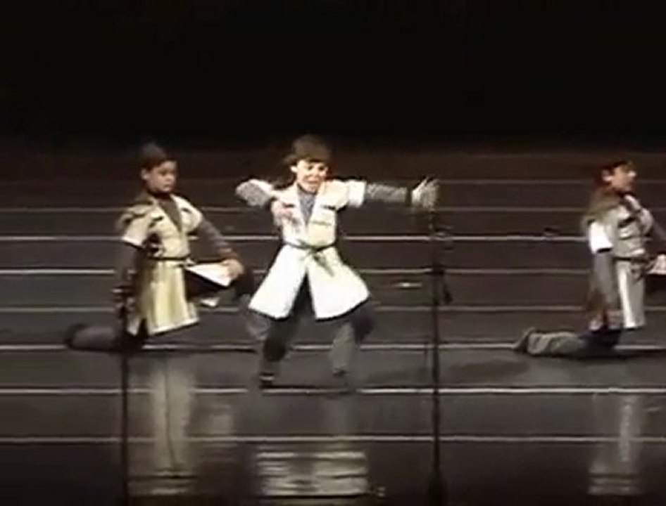 Kafkas Dansı  -  www.adigeblog.wordpress.com