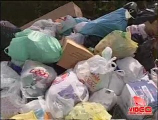 Napoli - Rifiuti, 1600 tonnellate in strada