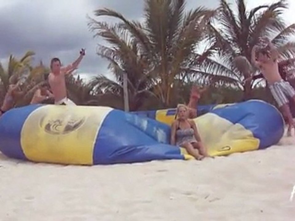 Grosse farce à la plage -sms gratuit visitez : http://message-gratuit.blogspot.com