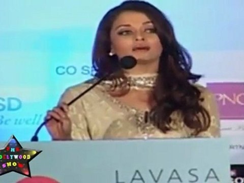 Elegant Aishwarya Rai At Lavasa Women's Drive 2011 Awards Night