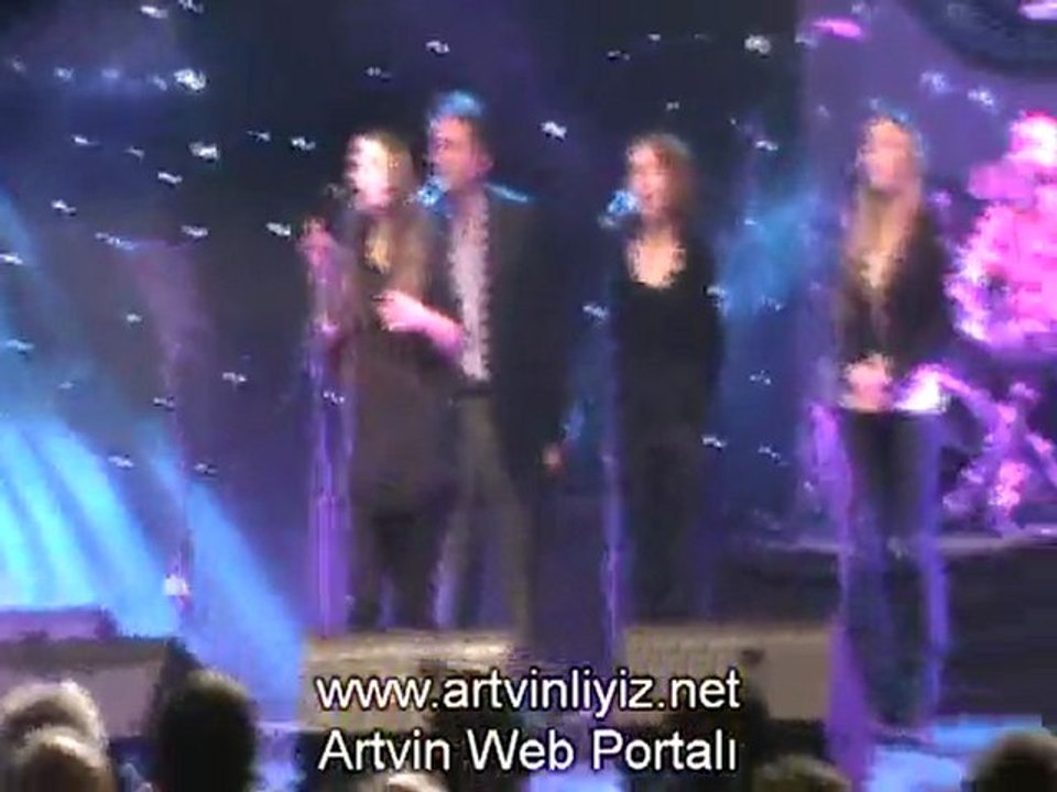 Artvin Kurtuluş Etkinlikleri Tamara ŞahinYeni Cami Avlusunda Ezan Sesi