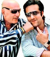 Feroz Khan's Family Pays A Tribute To The Late Actor - Bollywood News