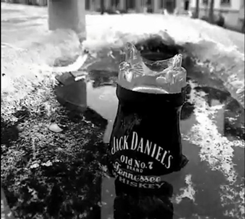 Une bouteille à la ville