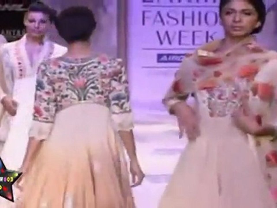 LAKME FASHION WEEK 2011   38