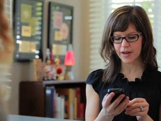 Lisa Loeb gets help with her to-do list from Siri
