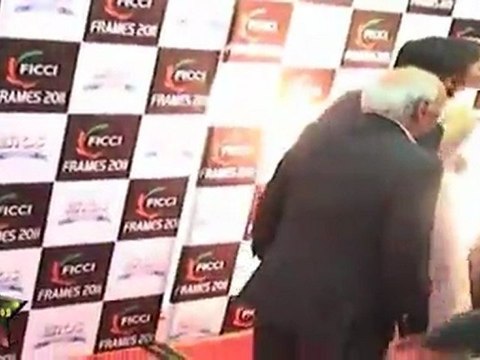 Hot Aishwarya Rai Yash Chopra With Hugh Jacjman At FICCI Frames 2011