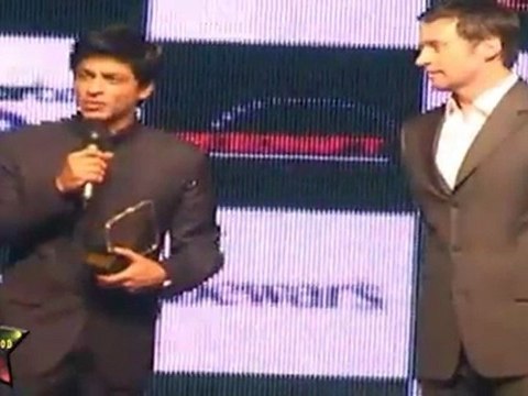 Hollywood King Hugh Jackman With King Khan Shahruk At FICCI Frames 2011 Awards