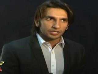 Ranveer Singh Reveals His Six Pack At FICCI Frames2011