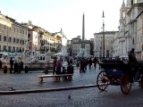 Viendo gente pasar en la Plaza Navona