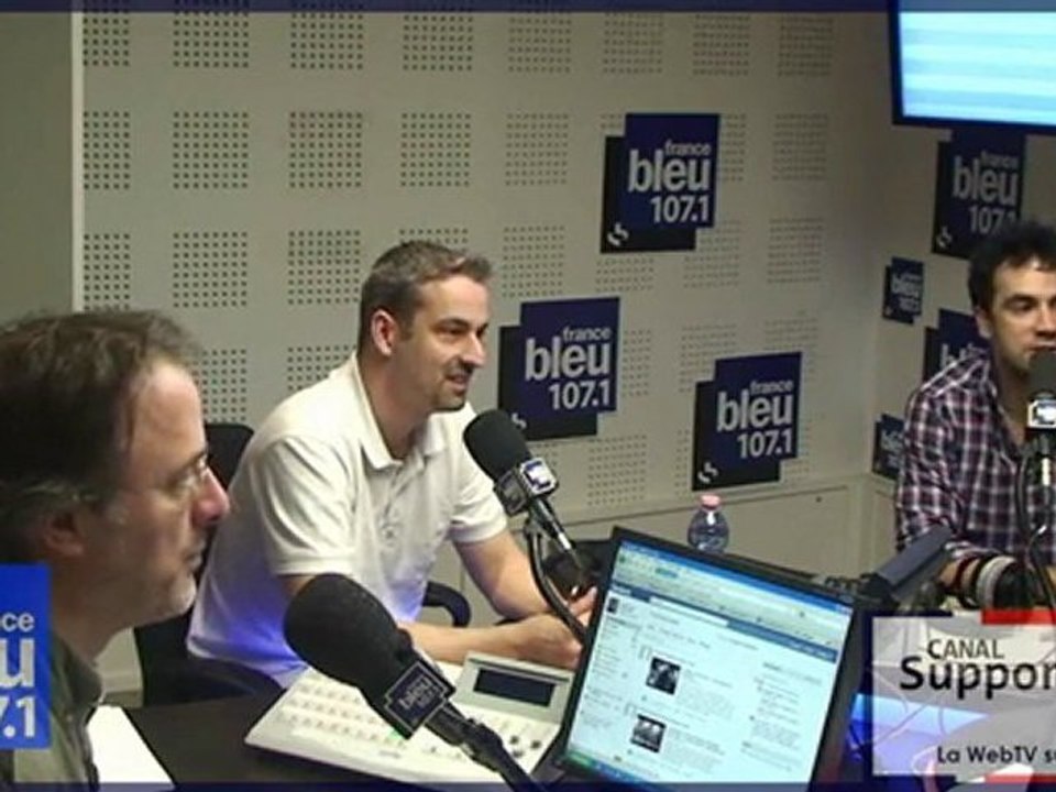 Tribune PSG avec Alex Goude