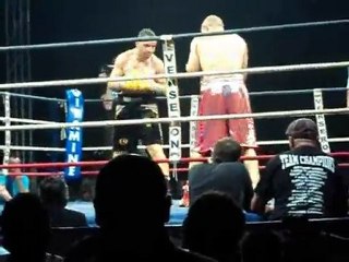 Championnat de France lourds légers.Faysal Ibnel Arrami-Zak Azzouzi le 27mars2011 à la Londe 83