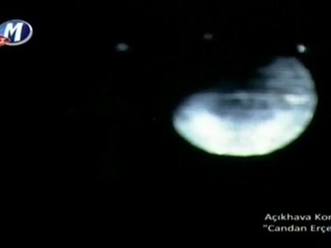 Candan Erçetin £££ Gökyüzünde Yalnız Gezen Yıldızlar