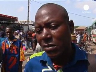 Télécharger la video: Fuerzas leales a Gbagbo matan a diez civiles en Abiyán