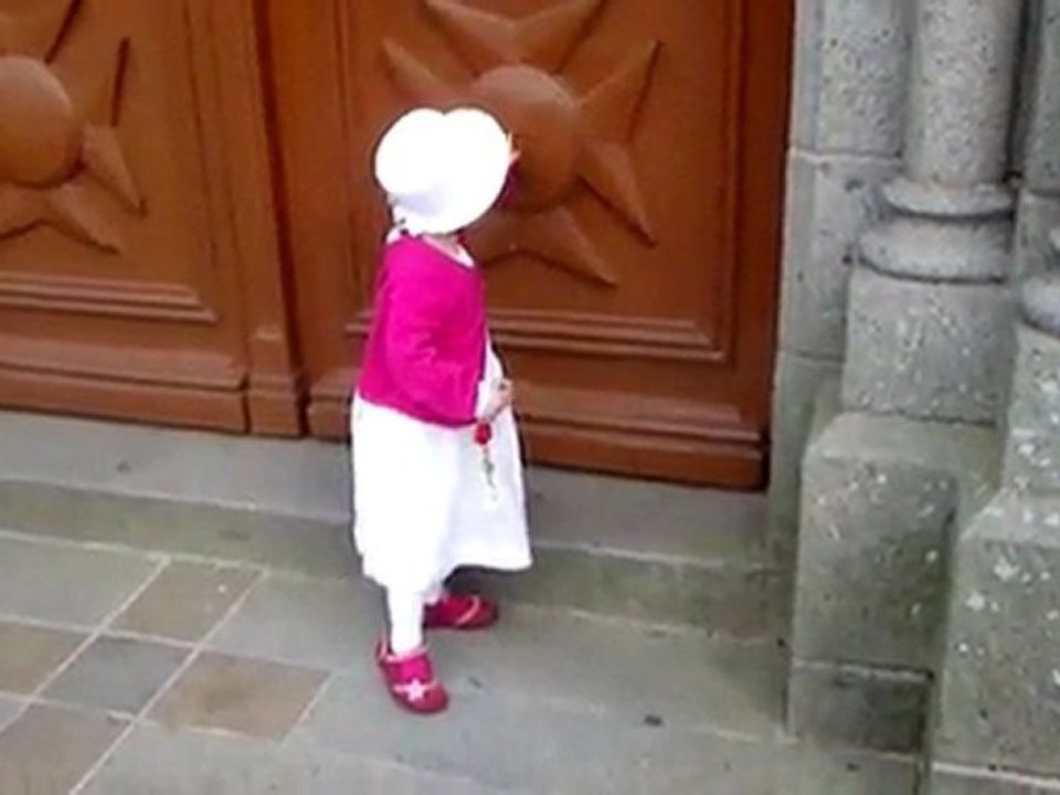 Devant l'église