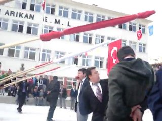 HASAN HÜSEYİN ARIKAN TEKNİK VE E.M.L. NEVRUZ PROGRAMI- ELMA YEME YARIŞMASI