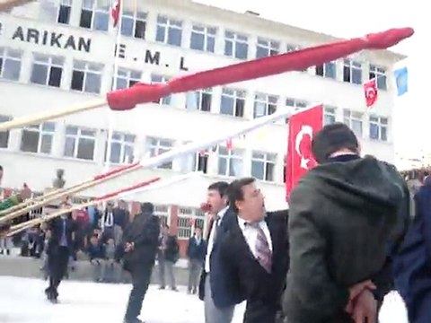 HASAN HÜSEYİN ARIKAN TEKNİK VE E.M.L. NEVRUZ PROGRAMI- ELMA YEME YARIŞMASI