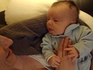 Dans mes bras avant la tétée