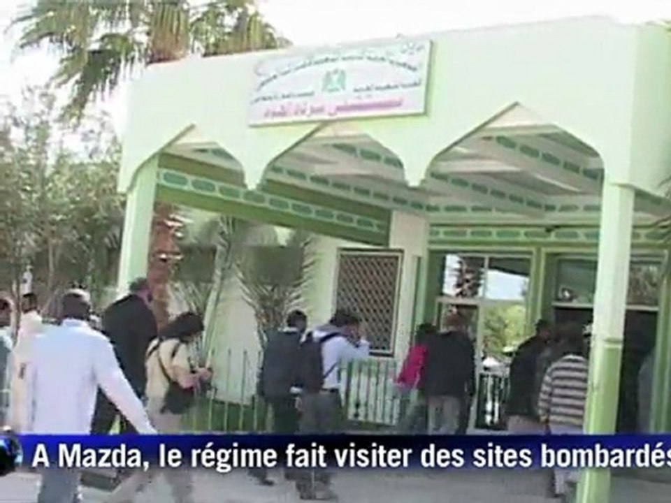Libye: manifestations, le régime fait visiter un site bombardé