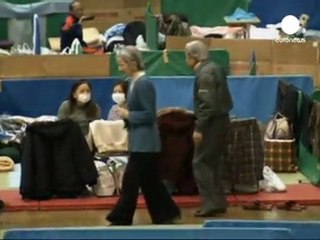 Giappone. L'imperatore dagli sfollati dello tsunami