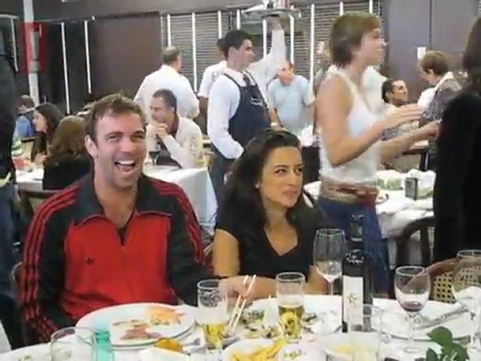 Equipe da Globo e Imprensa assistem juntos ao primeiro capítulo de Escrito nas Estrelas