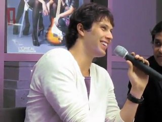 Confira entrevista com Gustavo Leão