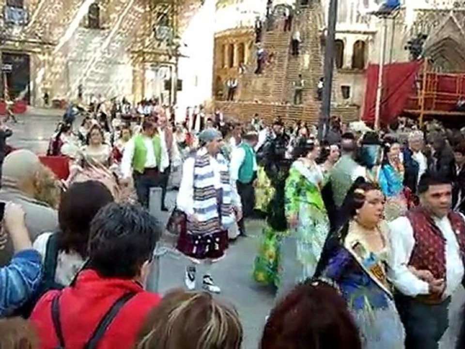 défilé au début de la vierge part 1