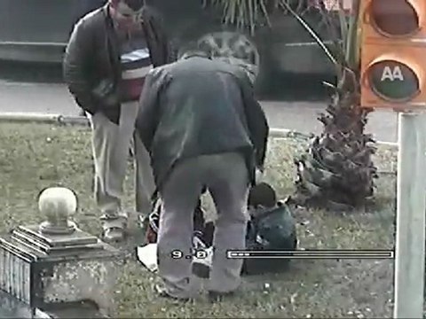 MUMLARI POLİSLER YAKTI