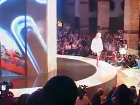 Gisele Bundchen na passarela da Colcci (2008)