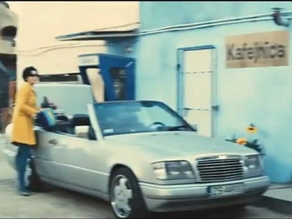 Robert Mitchum est mort. Un film de Olivier Babinet et Fred Kihn.