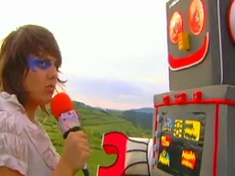 Robô entrevista Mallu Magalhães