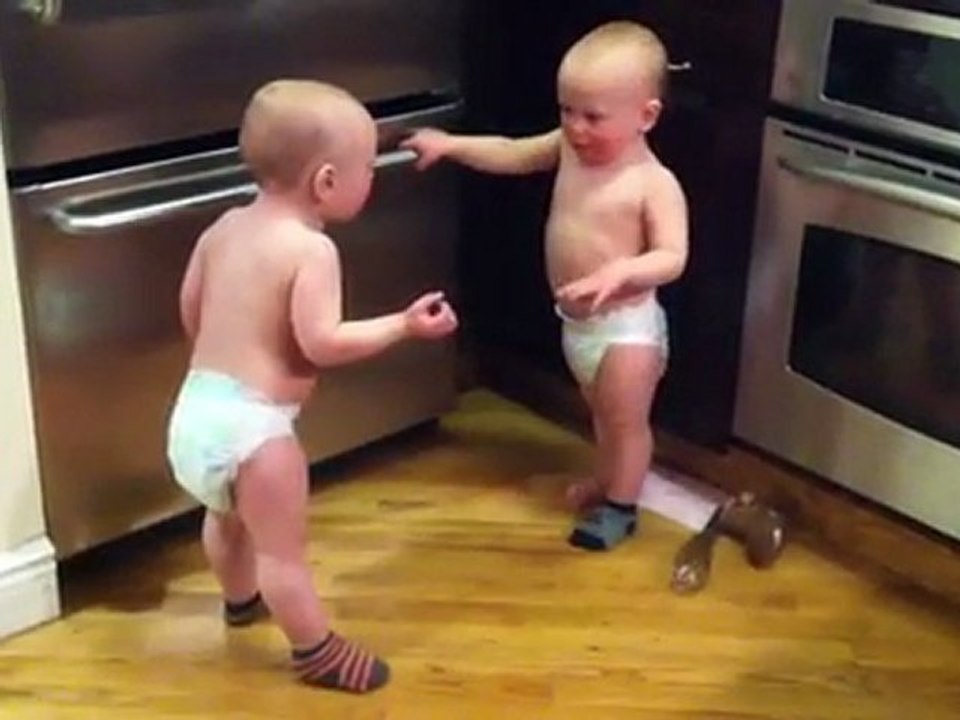 Conversation De Bebes Jumeaux Video Dailymotion