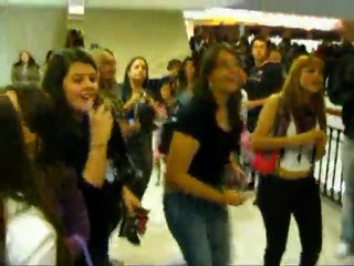 Dudu Surita causa tumulto em shopping