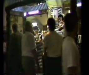 "1990 à Munich : ambiance et musique au temple de la bière !"