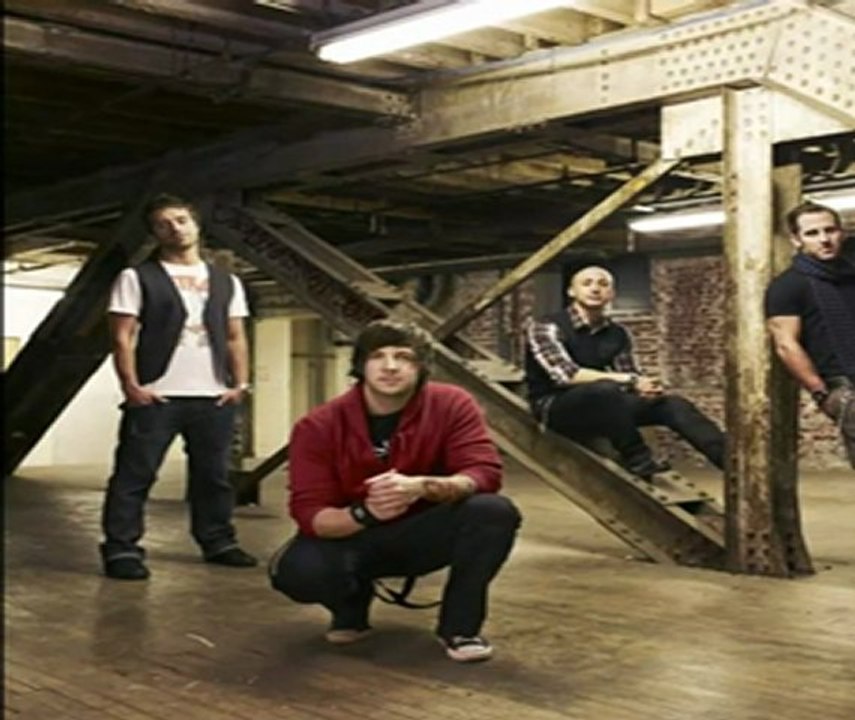 Simple Plan-Can't Keep My Hands Off You (2011 NEW SONG)