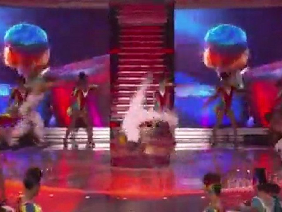 Jamie Foxx & Will.I.Am - Hot Wings - Live @American Idol