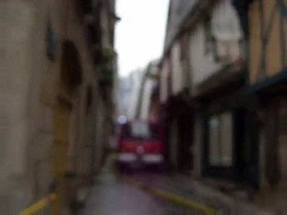 1er avril, 9h30 : l'incendie continue à Vitré