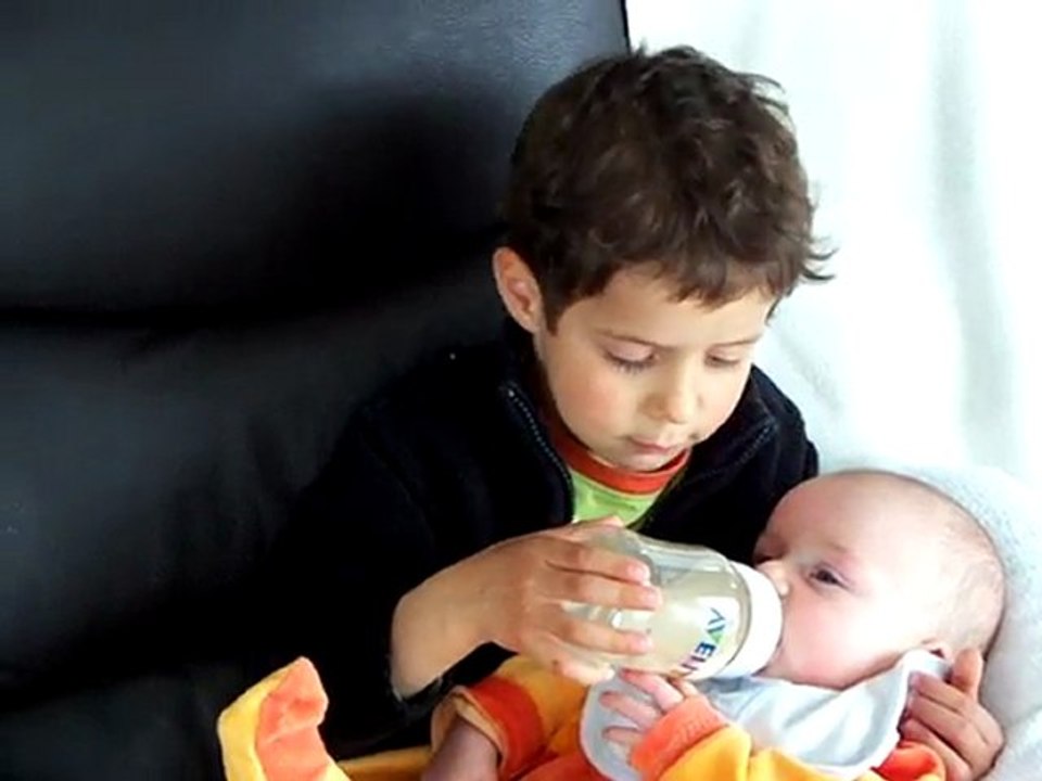 le 30 mars 2011, biberon à Alexis